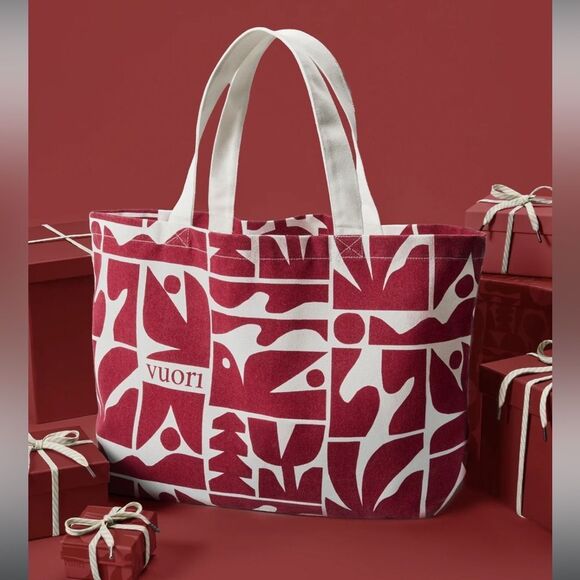 NWT Vuori Holiday Bag Strawberry - Limited Edition - Picture 1 of 8